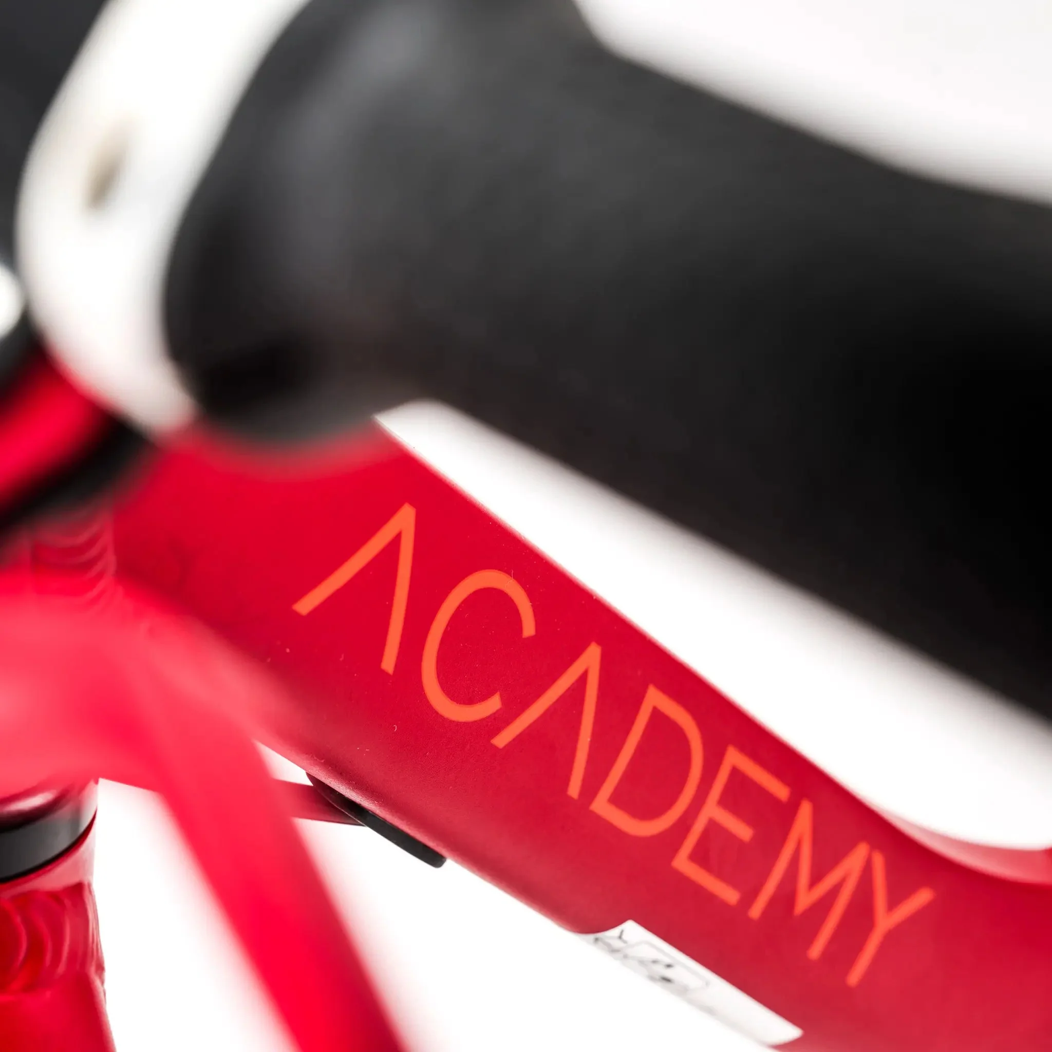 ACADEMY Grade 1 (2026) | Draisienne 12 pouces | Rouge